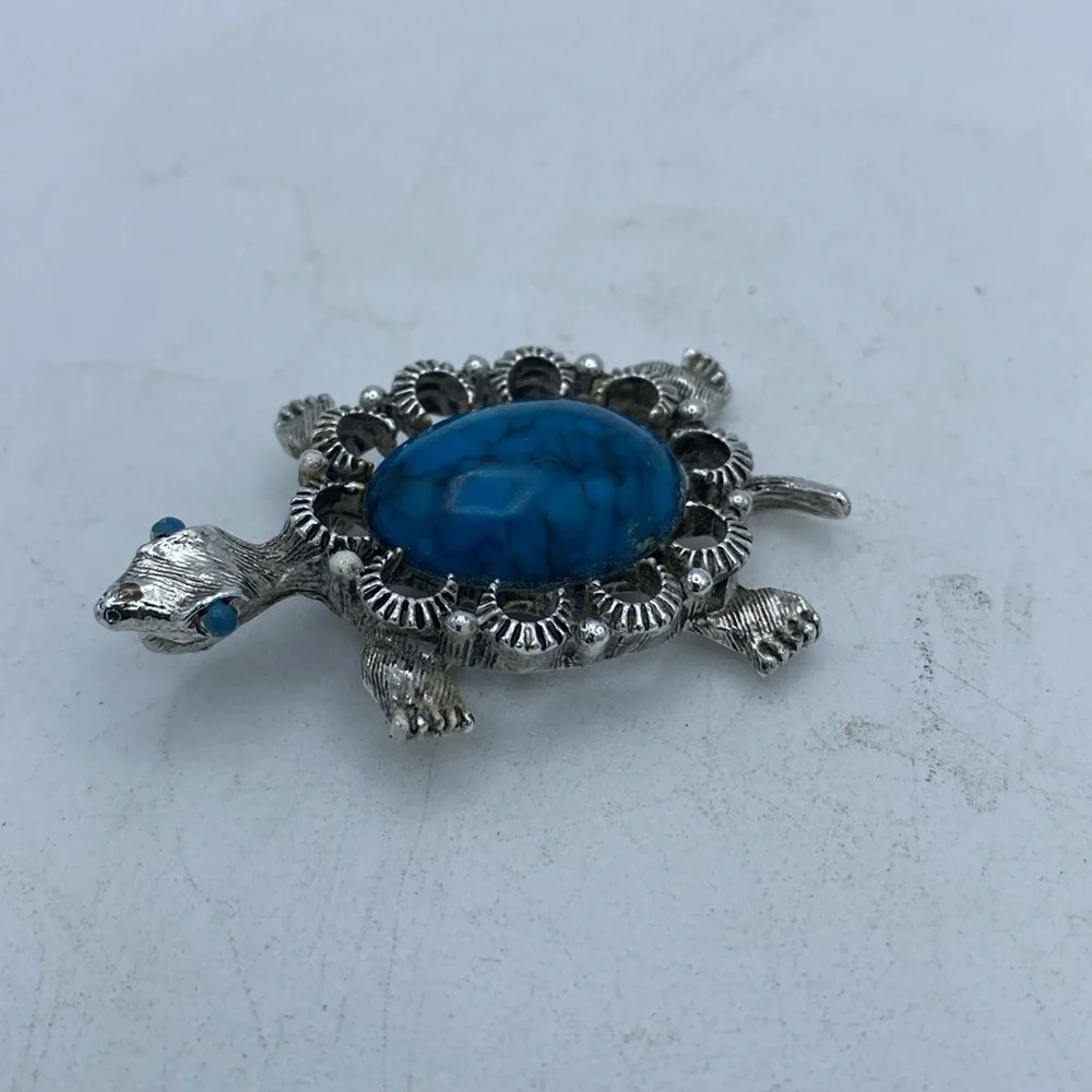 VTG silvertone turtle turquoise color stone by Gerrys pendant brooch pin western
